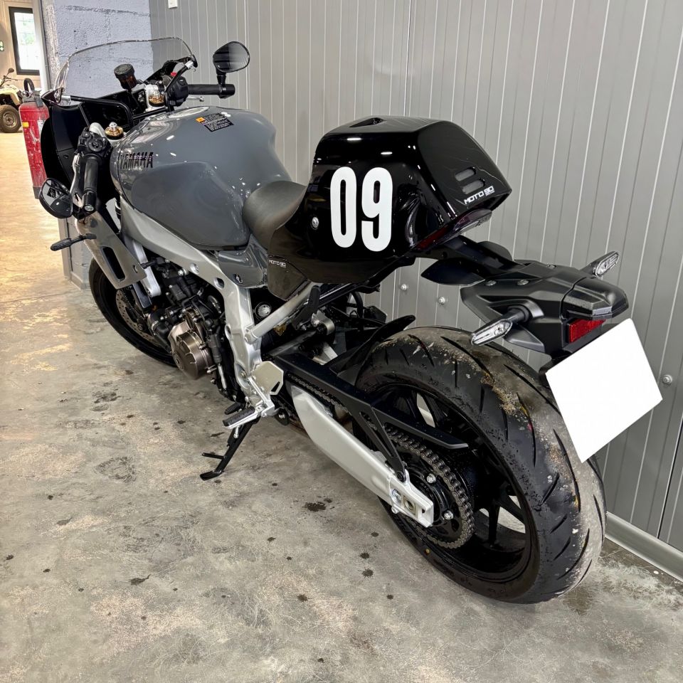 YAMAHA XSR 900 GP 15