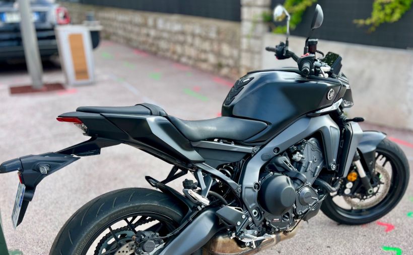 YAMAHA MT-09  Y-AMT 12