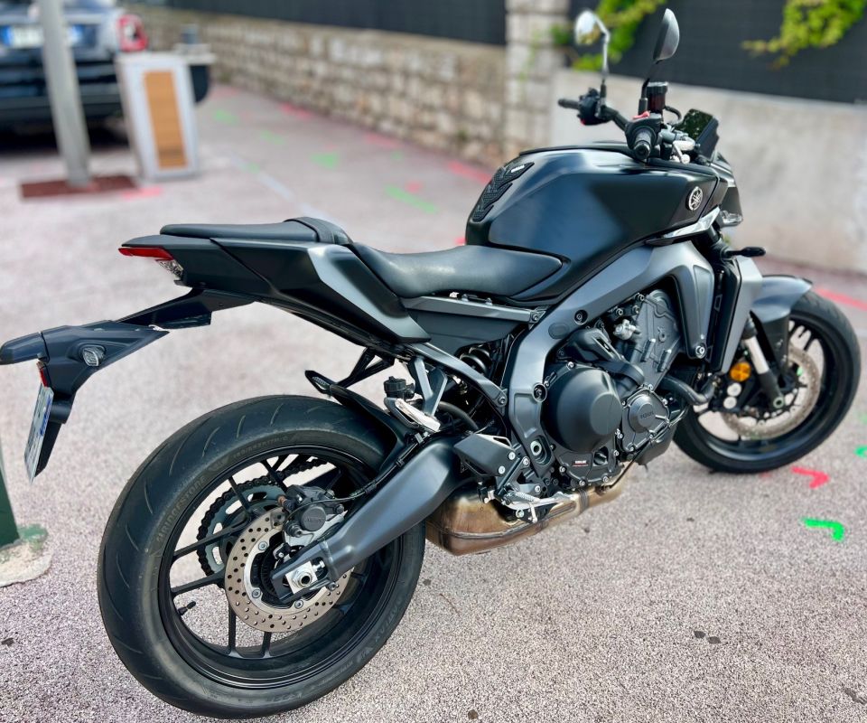 YAMAHA MT-09  Y-AMT 12