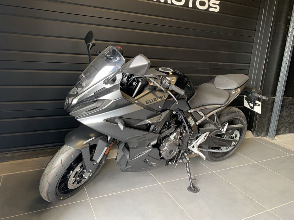 SUZUKI GSX-8R 16