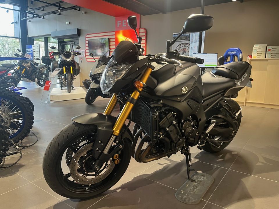 YAMAHA FZ8 1