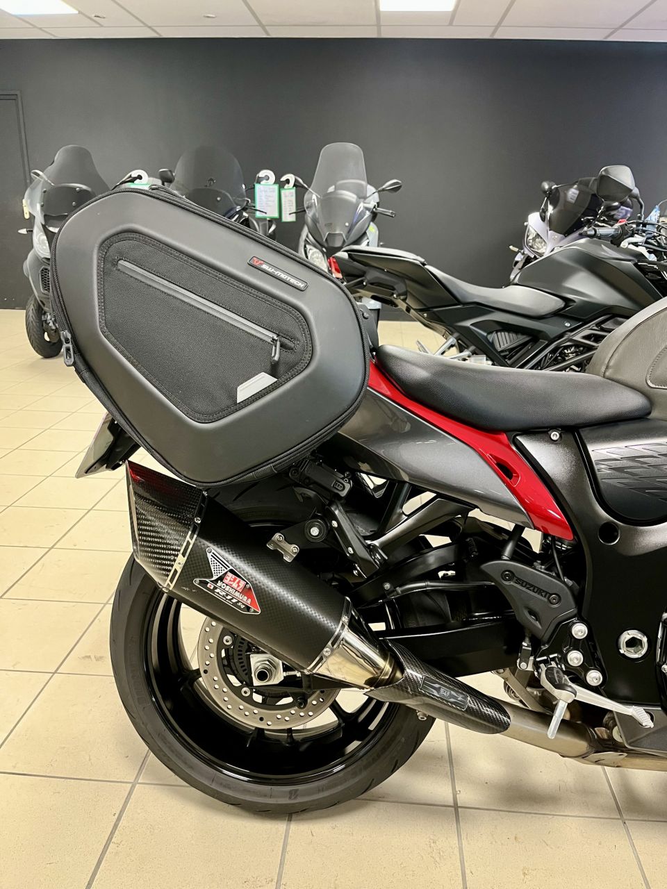 SUZUKI GSX-R 1340 HAYABUSA 10