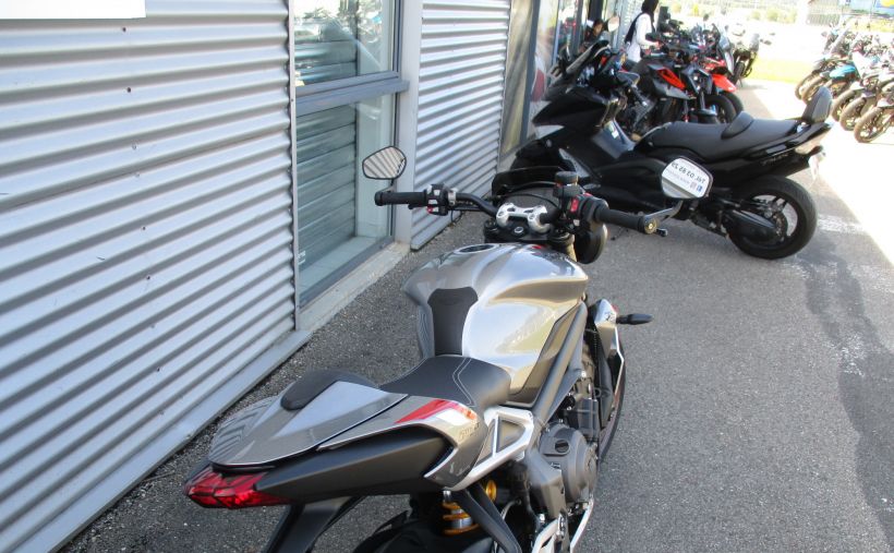 TRIUMPH STREET TRIPLE 765 RS 2