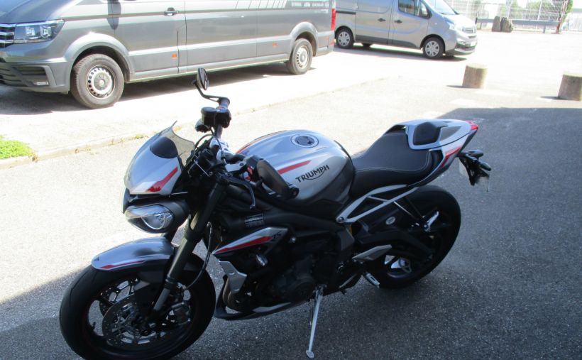 TRIUMPH STREET TRIPLE 765 RS 3
