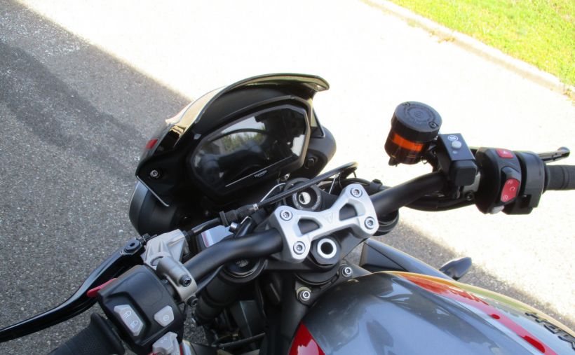 TRIUMPH STREET TRIPLE 765 RS 4
