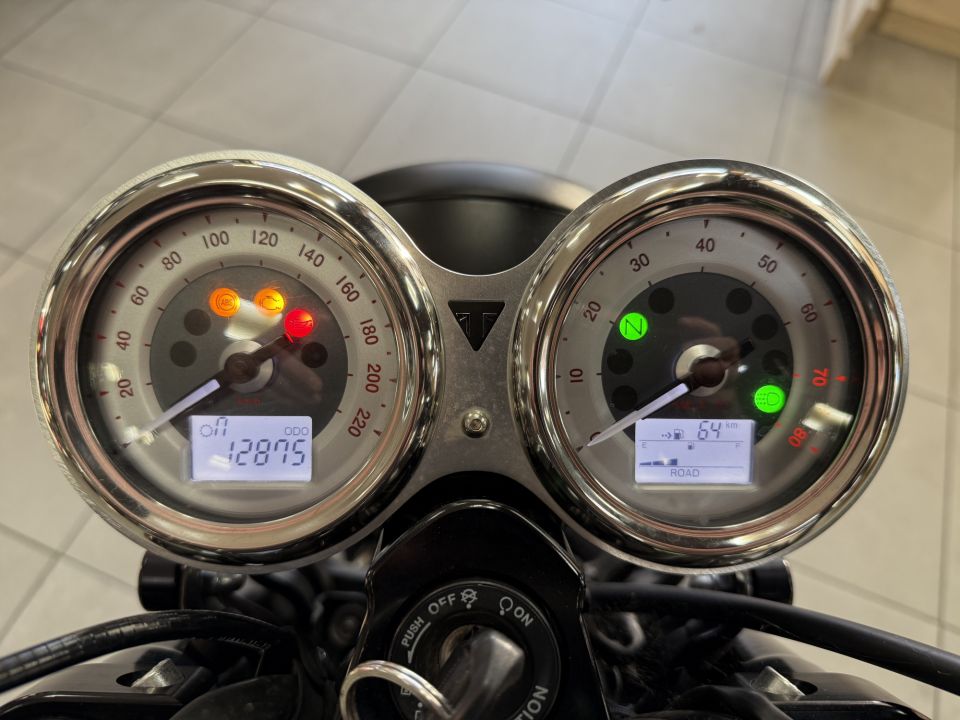 TRIUMPH THRUXTON 1200 R 63