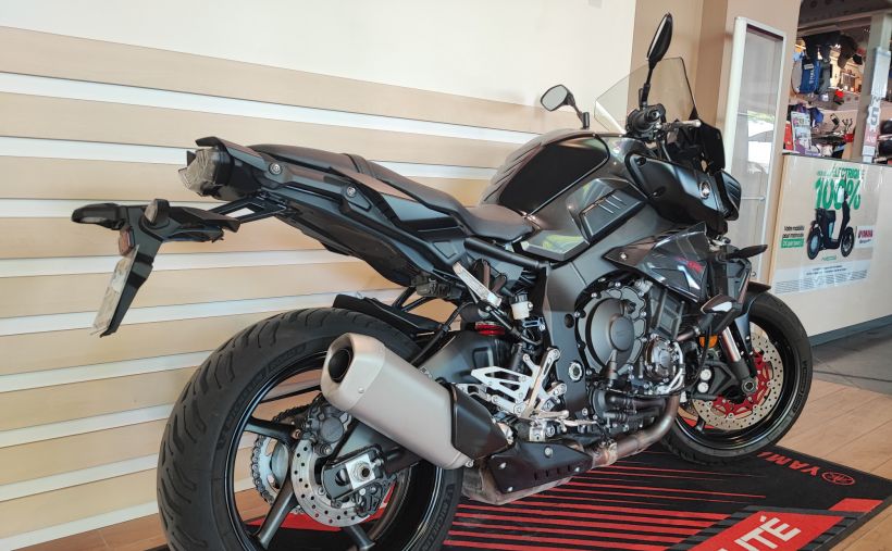 YAMAHA MT-10 2