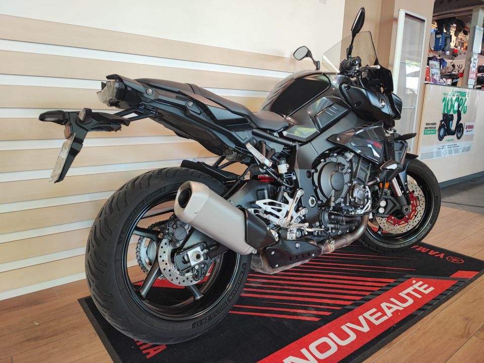YAMAHA MT-10 2