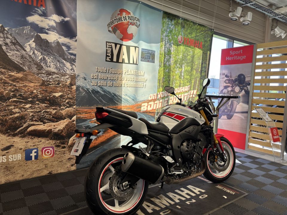YAMAHA FZ8 2
