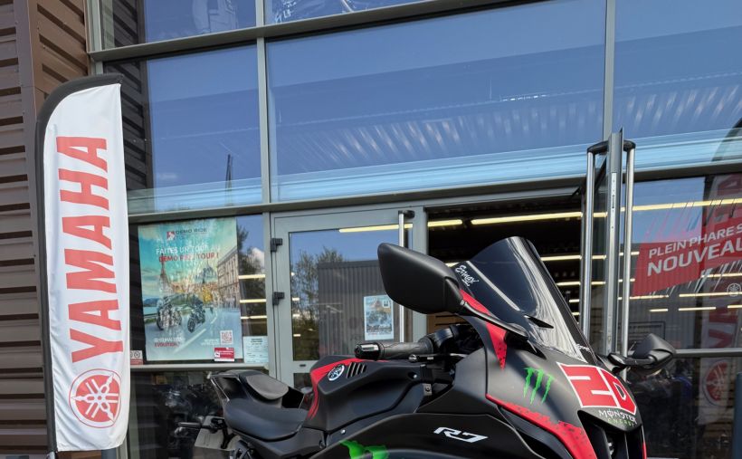 YAMAHA R7 0