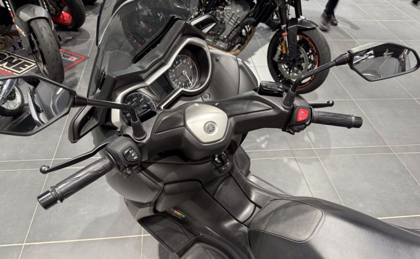 YAMAHA XMAX 125 2