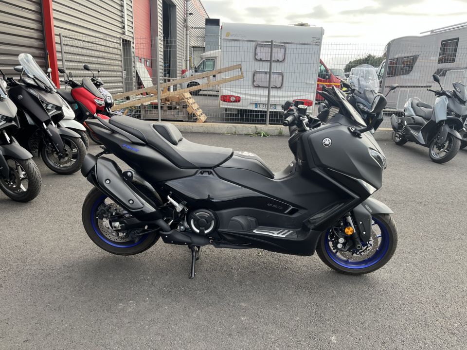 YAMAHA XP T-MAX 560 2