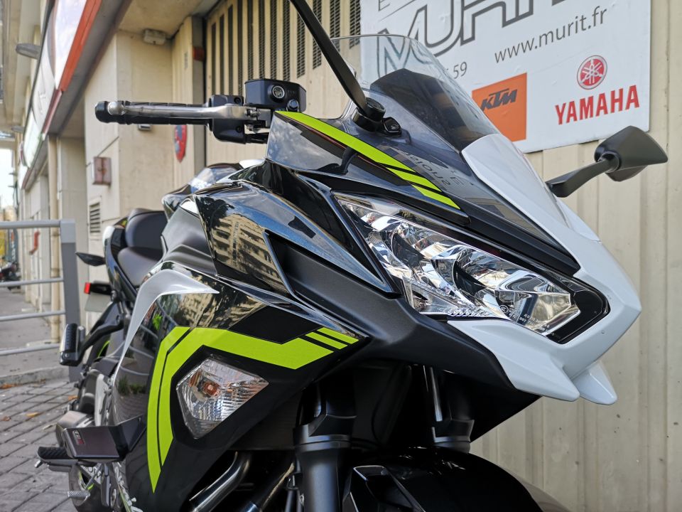 KAWASAKI NINJA 650 32