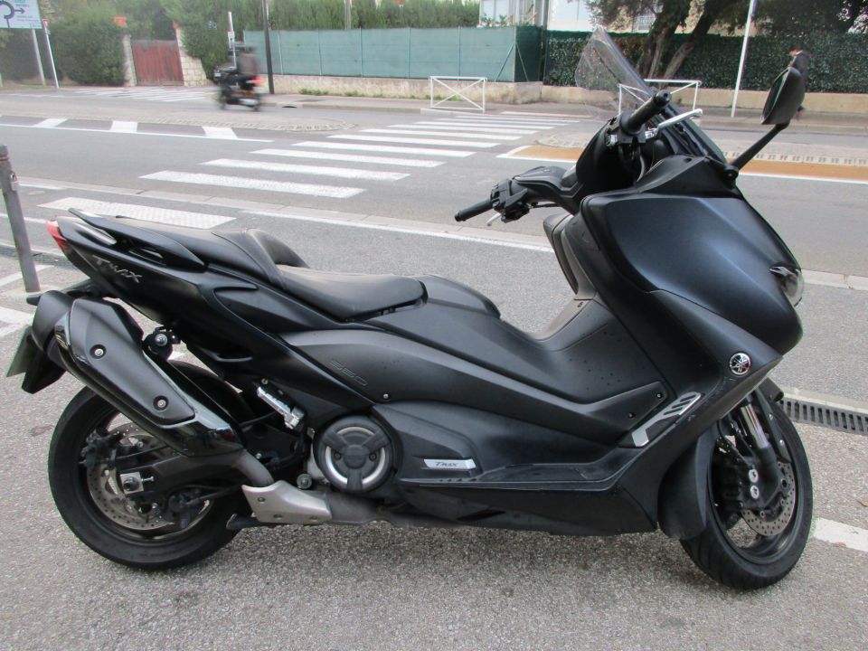 YAMAHA XP T-MAX 560 2