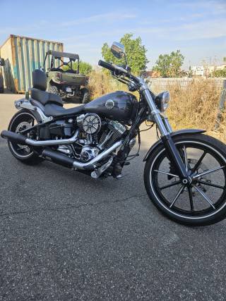 HARLEY-DAVIDSON SOFTAIL BREAKOUT 1690 - 2015