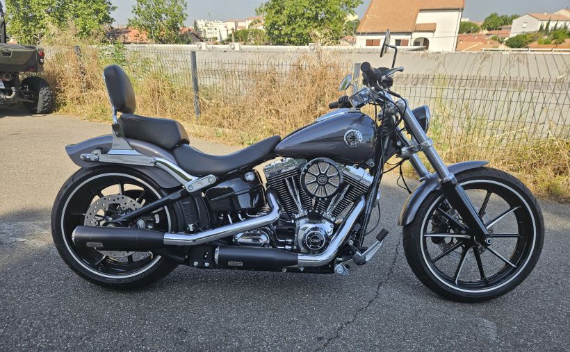 HARLEY-DAVIDSON SOFTAIL BREAKOUT 1690 2