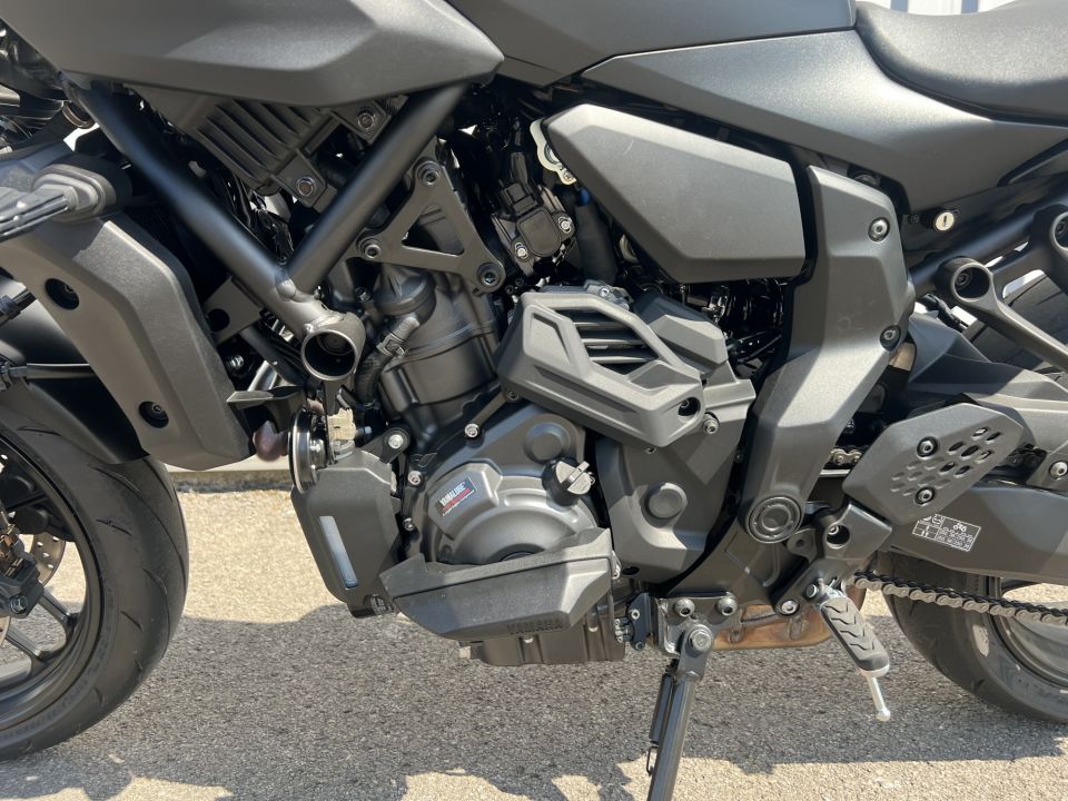 YAMAHA MT-07 16