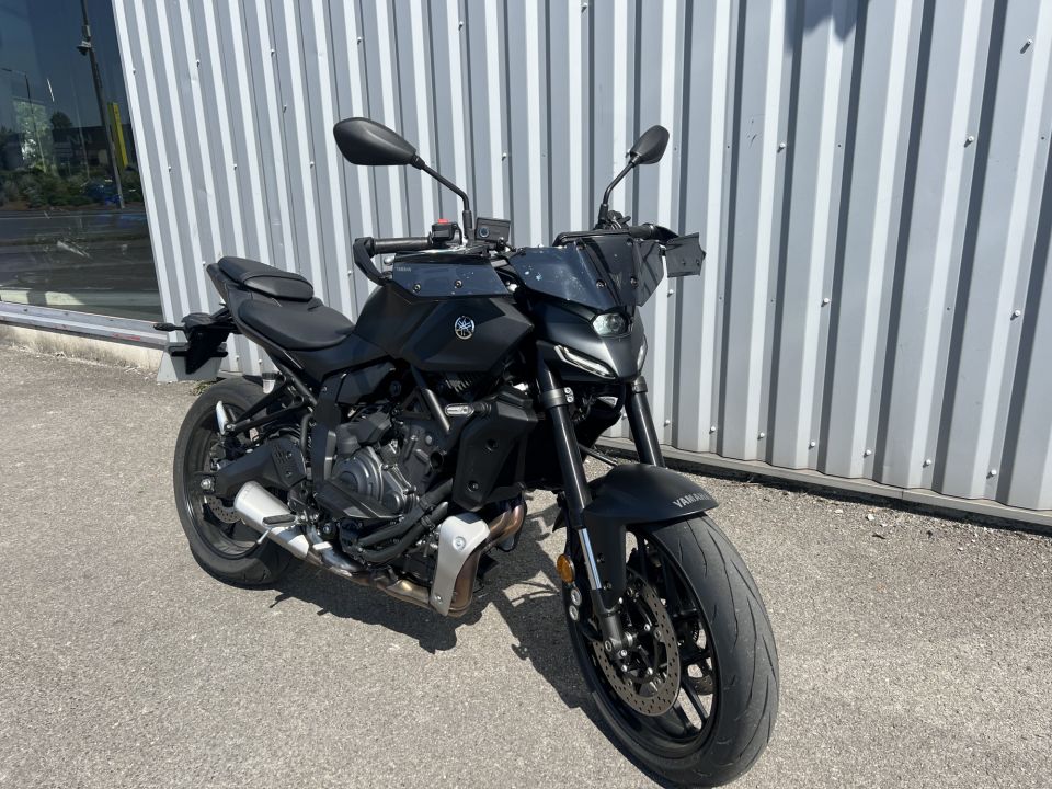 YAMAHA MT-07 8