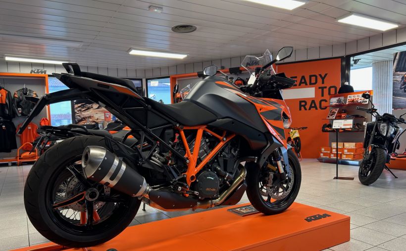 KTM 1290 SUPER DUKE GT 6