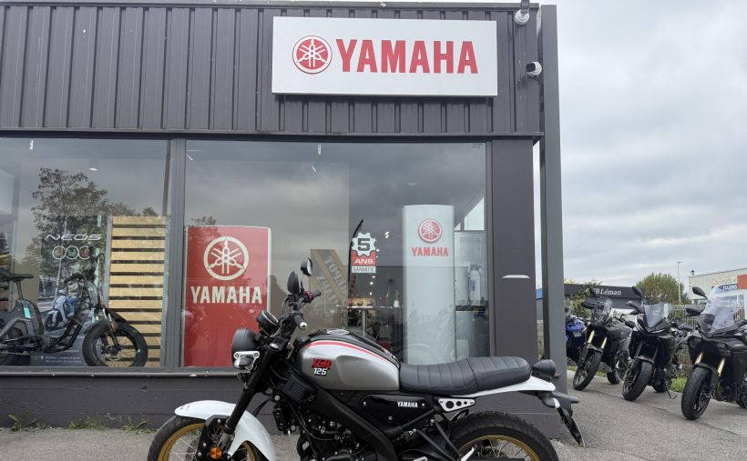 YAMAHA XSR 125 Legacy 3