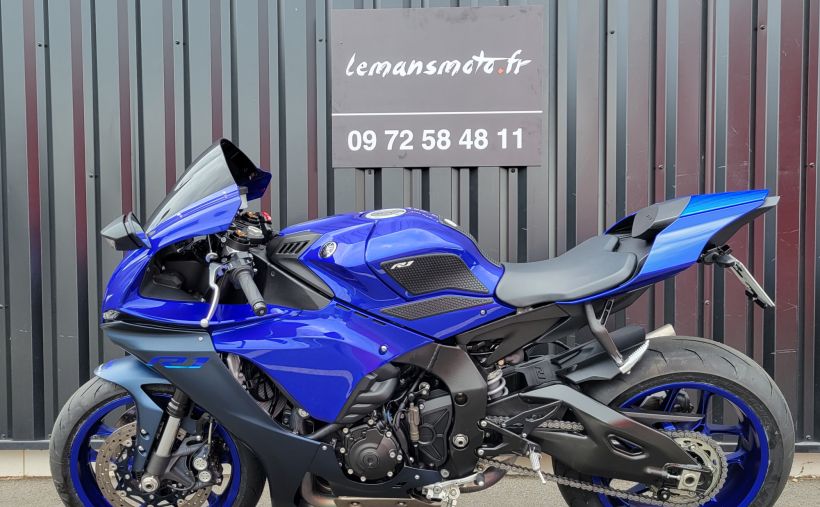 YAMAHA YZF 1000 R1 3