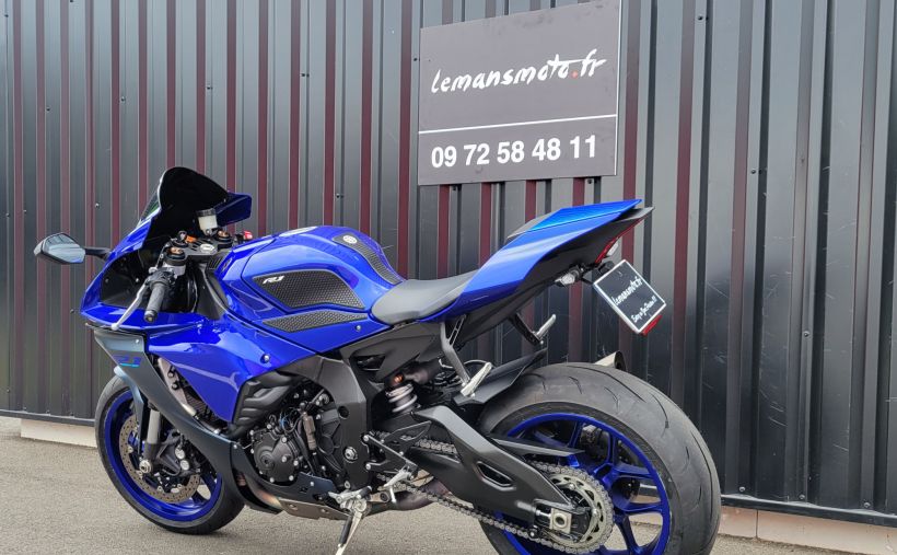 YAMAHA YZF 1000 R1 4