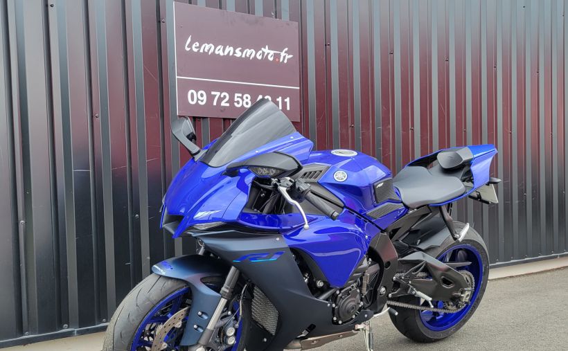 YAMAHA YZF 1000 R1 9