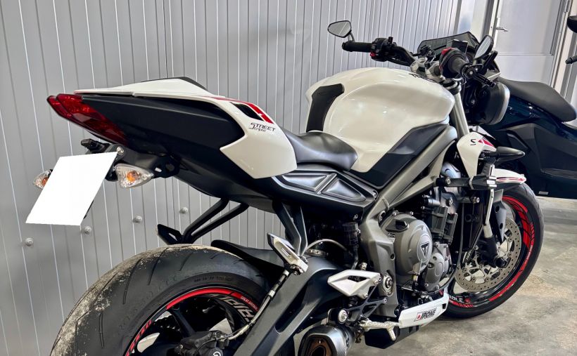 TRIUMPH STREET TRIPLE 660 S A2 6