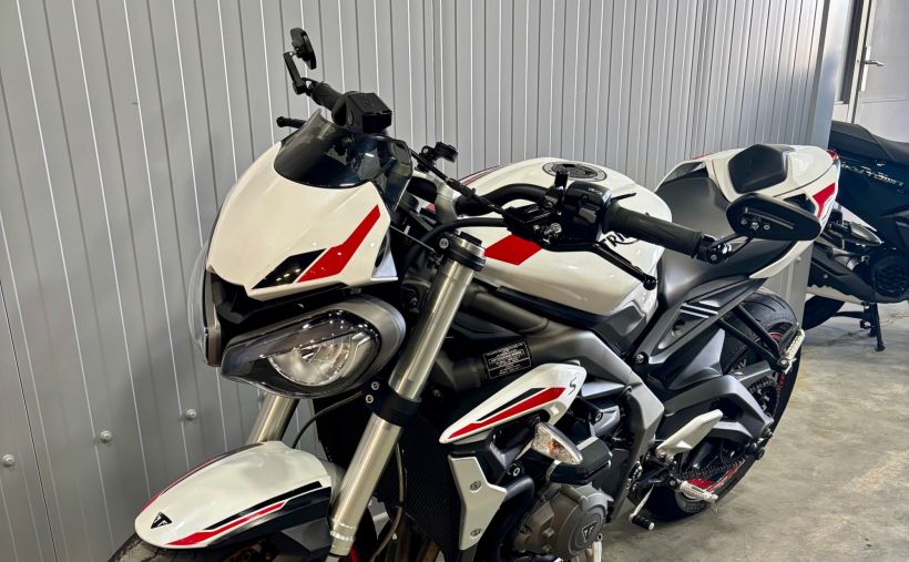 TRIUMPH STREET TRIPLE 660 S A2 12