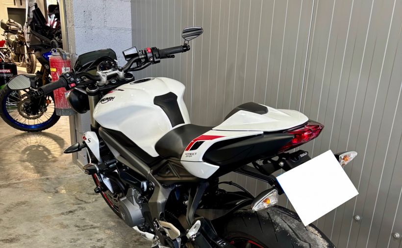 TRIUMPH STREET TRIPLE 660 S A2 15