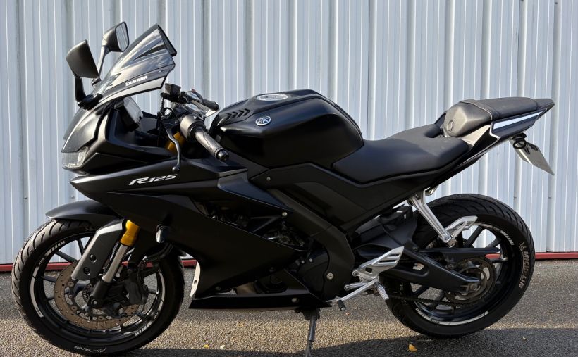 YAMAHA YZF 125 R ABS 7