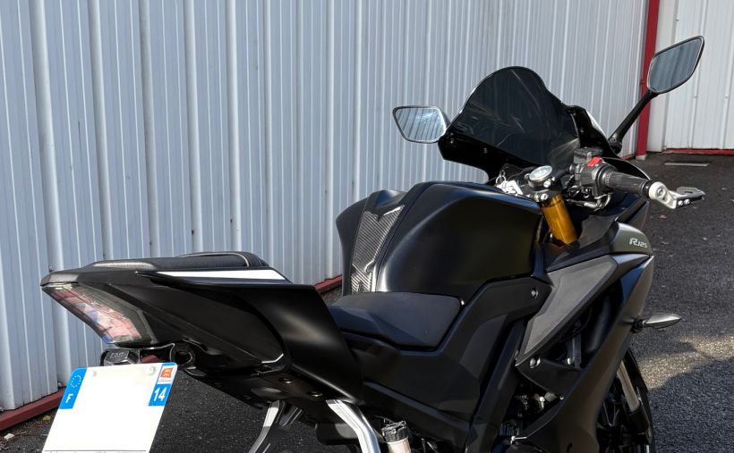 YAMAHA YZF 125 R ABS 21