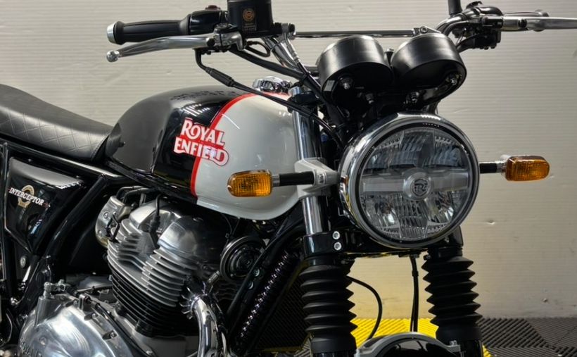 ROYAL ENFIELD INTERCEPTOR 3
