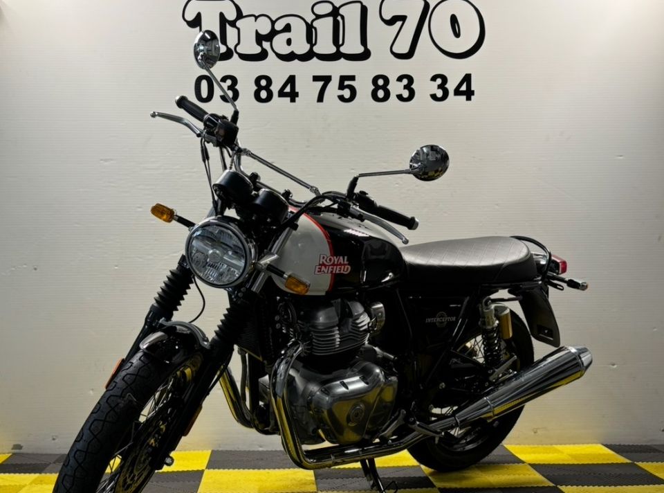 ROYAL ENFIELD INTERCEPTOR 30