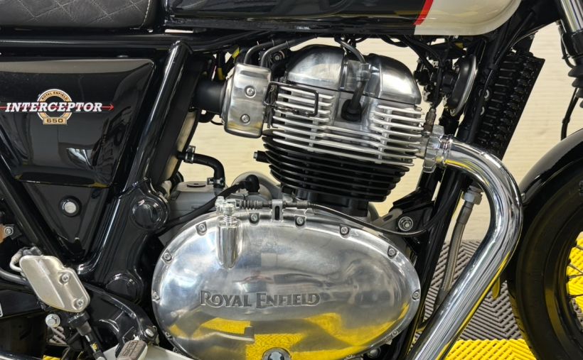 ROYAL ENFIELD INTERCEPTOR 7