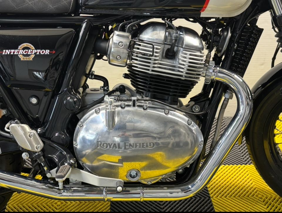 ROYAL ENFIELD INTERCEPTOR 42