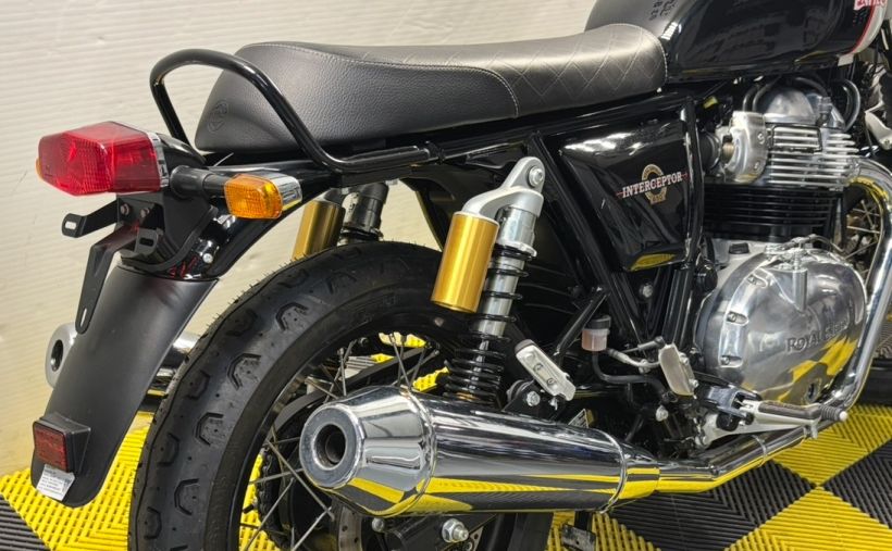 ROYAL ENFIELD INTERCEPTOR 8