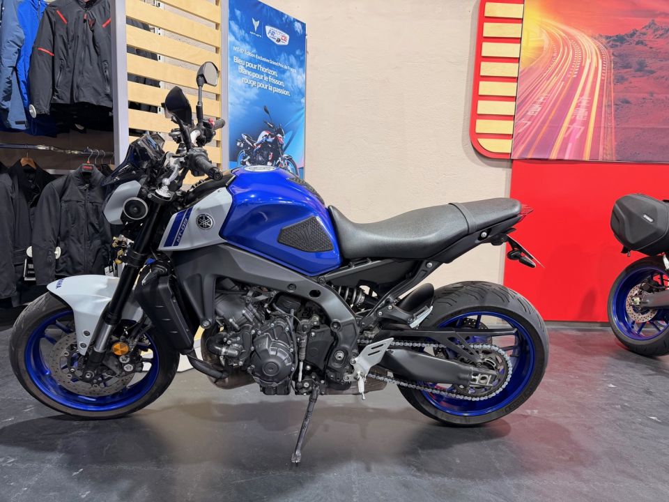 YAMAHA MT-09 3