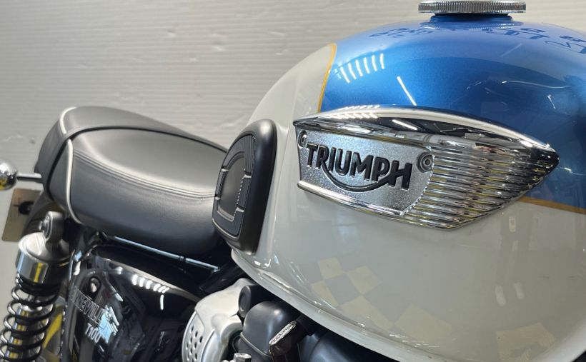 TRIUMPH BONNEVILLE 865 T100 4