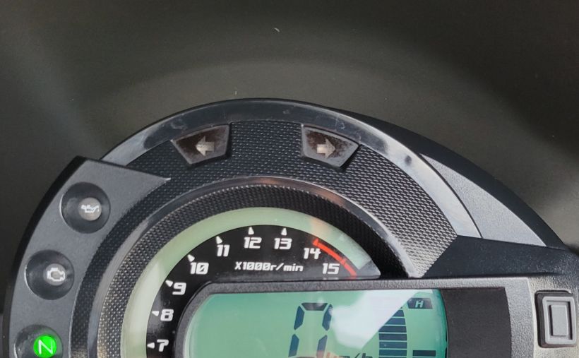 YAMAHA FZ6 (98CV) 5