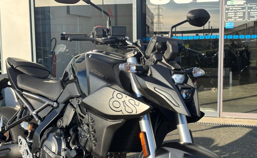 SUZUKI GSX-8S 1