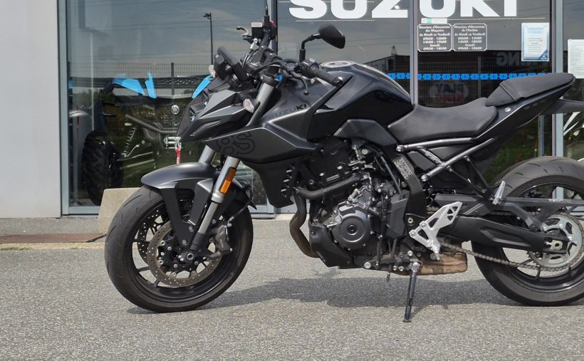 SUZUKI GSX-8S 5