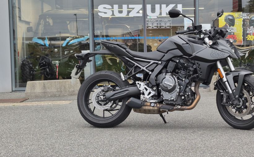SUZUKI GSX-8S 25