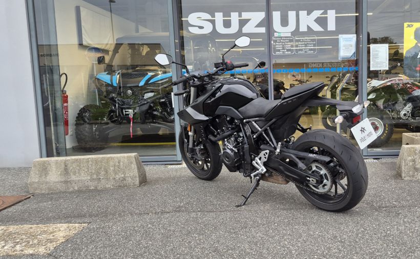 SUZUKI GSX-8S 30