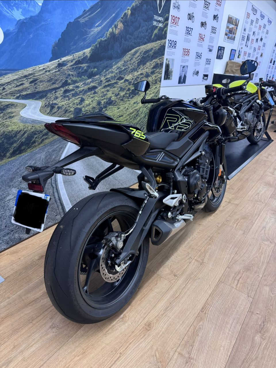 TRIUMPH STREET TRIPLE 765 RS 4