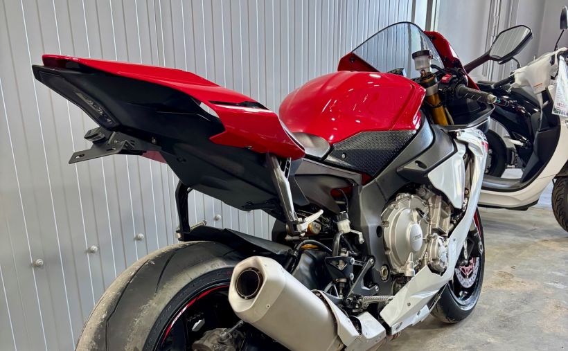 YAMAHA YZF 1000 R1 2