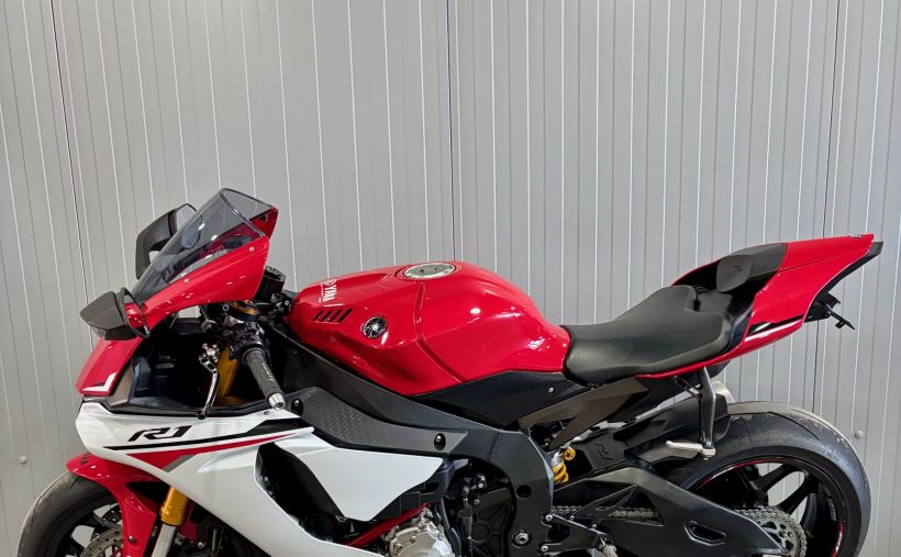 YAMAHA YZF 1000 R1 3