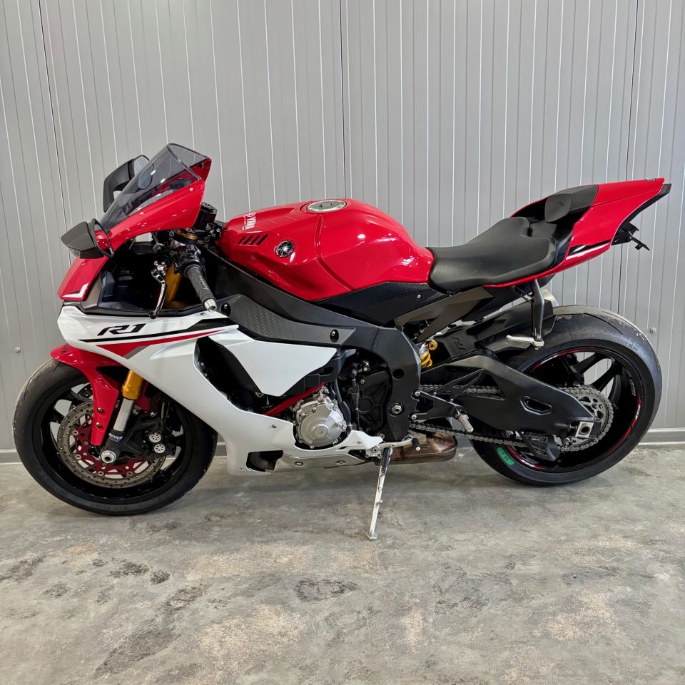 YAMAHA YZF 1000 R1 9