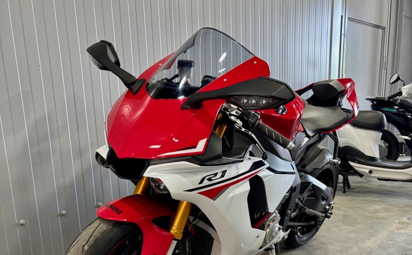 YAMAHA YZF 1000 R1 4