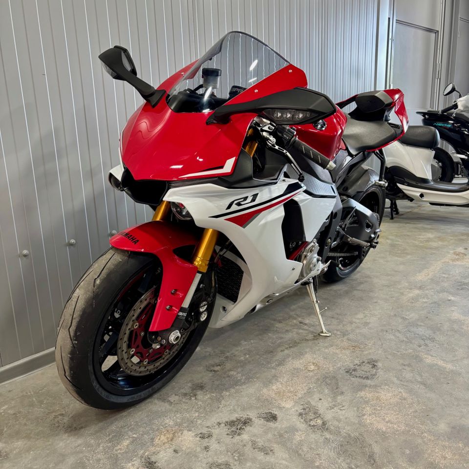 YAMAHA YZF 1000 R1 12